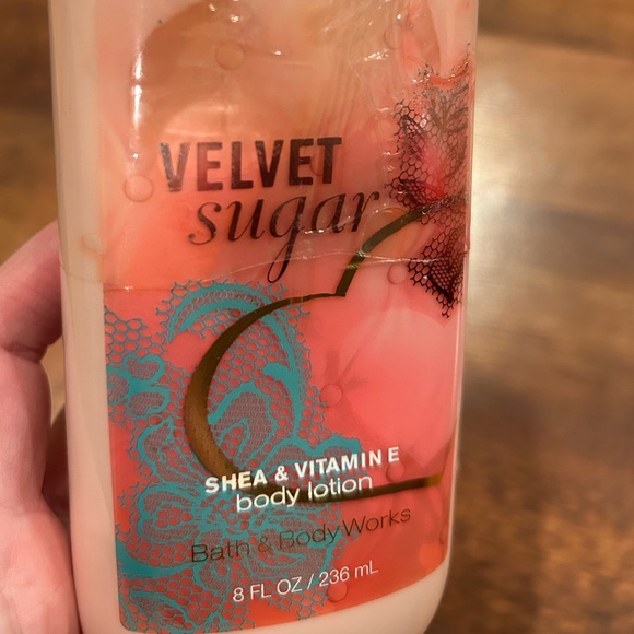 Bath & Body Works Velvet Sugar Body Lotion 8 fluid oz. New! - Picture 2 of 5